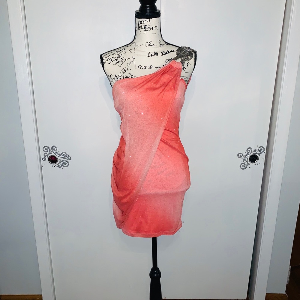 Pretty & simple pink dress with diamond shoulder